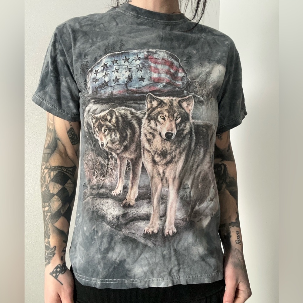 Wolf Tee
